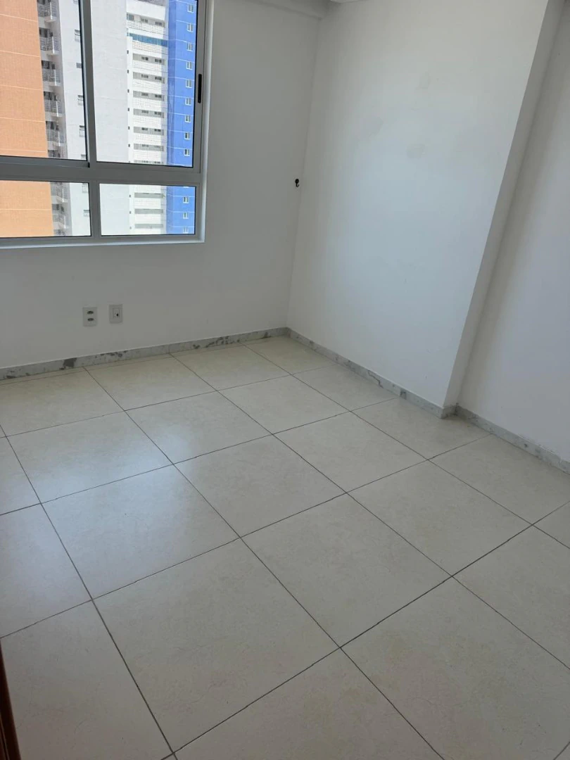 4-bedroom apartment in a building with a gym — photo 6