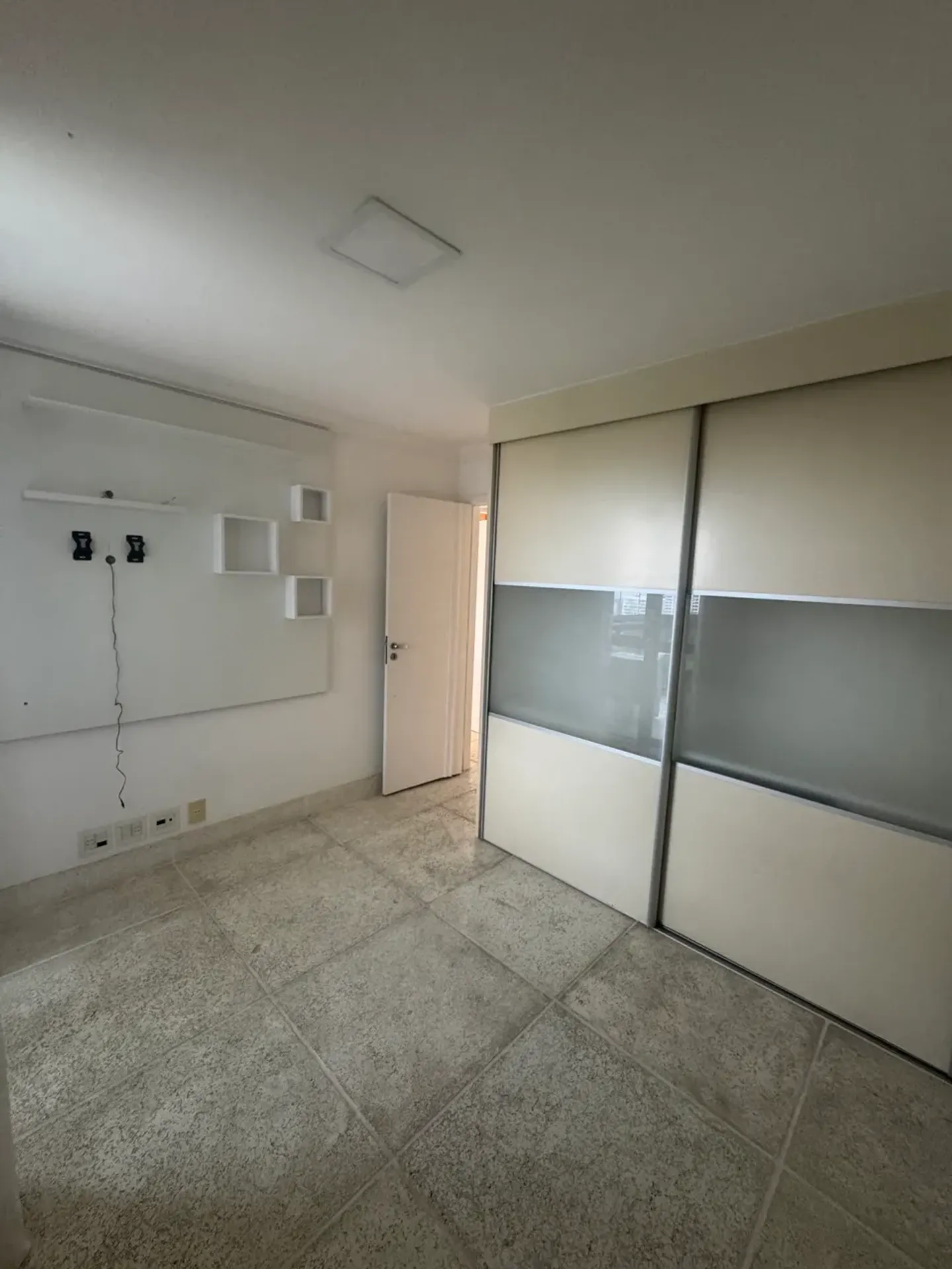 Apartamento de 2 quartos com varanda de vidro — photo 3