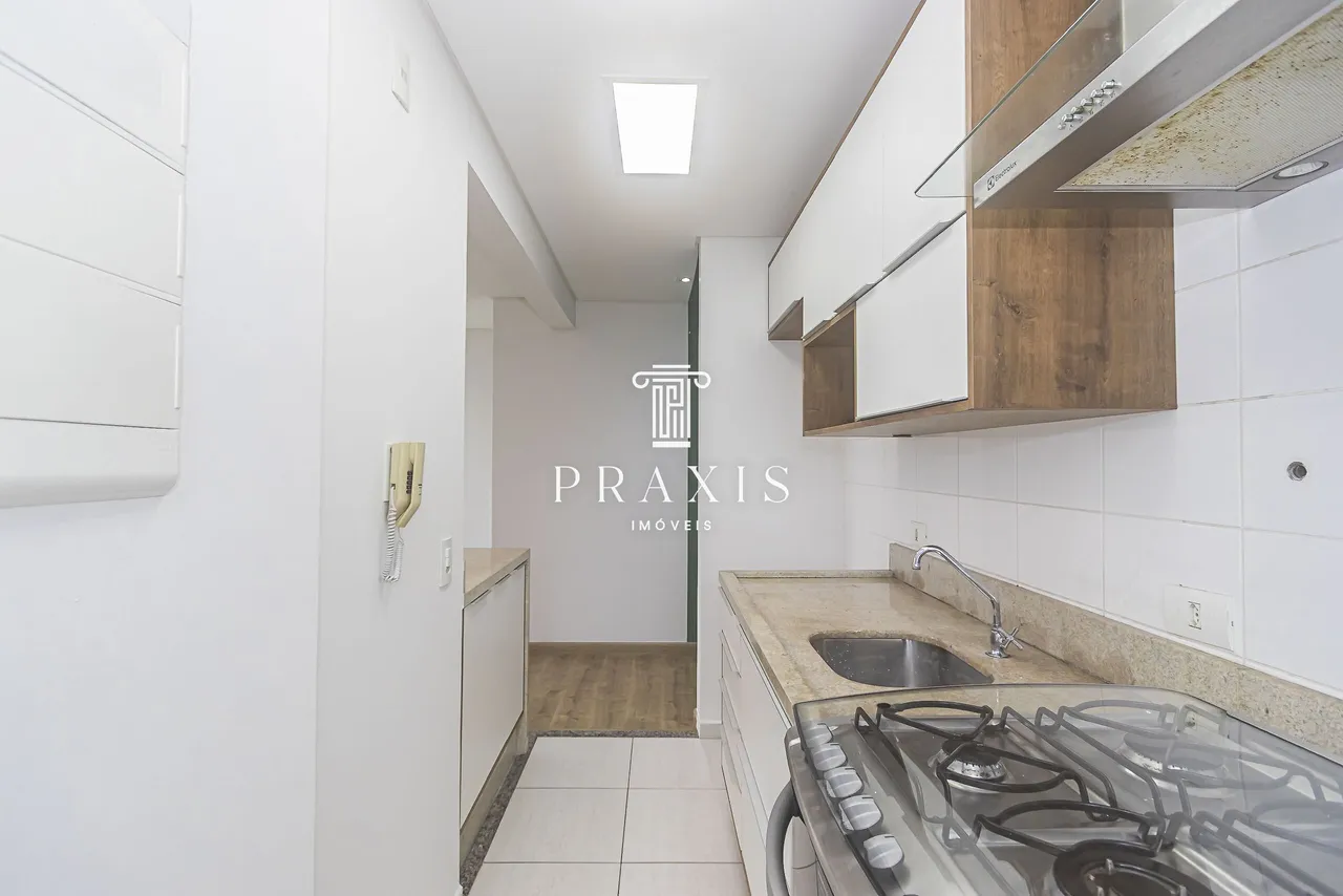 Wood or laminate floors in a 3-bedroom apartment, 66 m² — photo 7