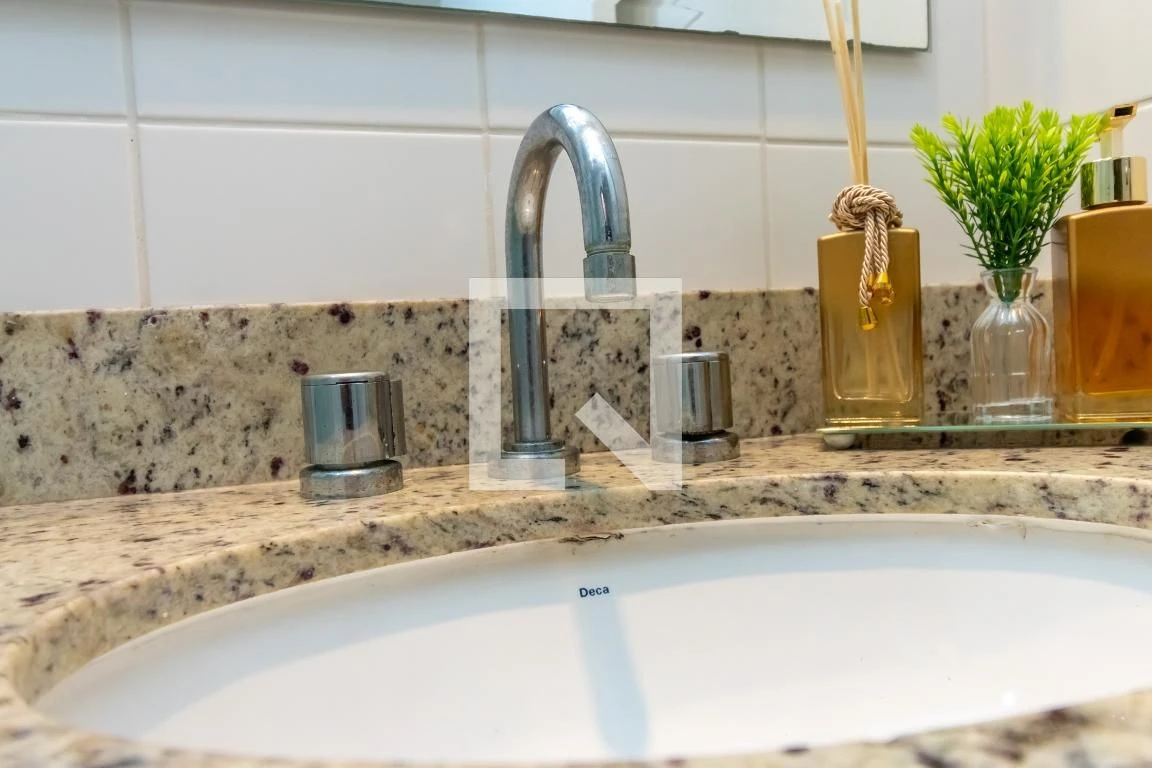Apartamento mobiliado com 2 quartos, varanda e vaga — photo 3