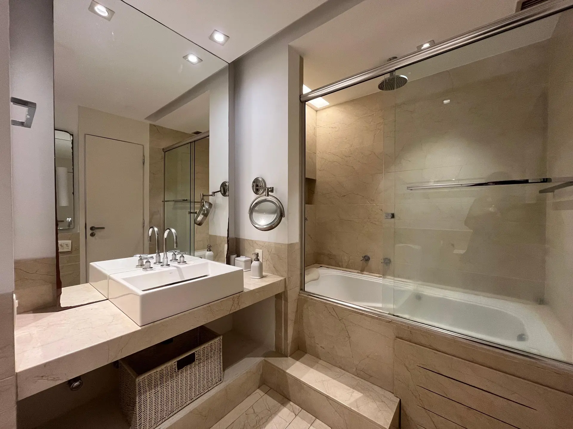 4-bedroom apartment with a water view — photo 33