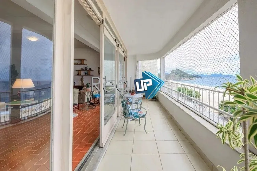 Penthouse with a glassed-in balcony and 4 bedrooms — photo 11