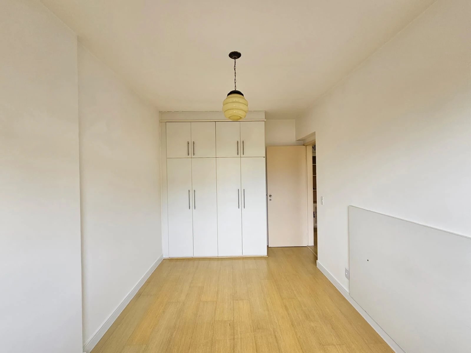 Apartamento com piso de madeira ou laminado, Centro — photo 11