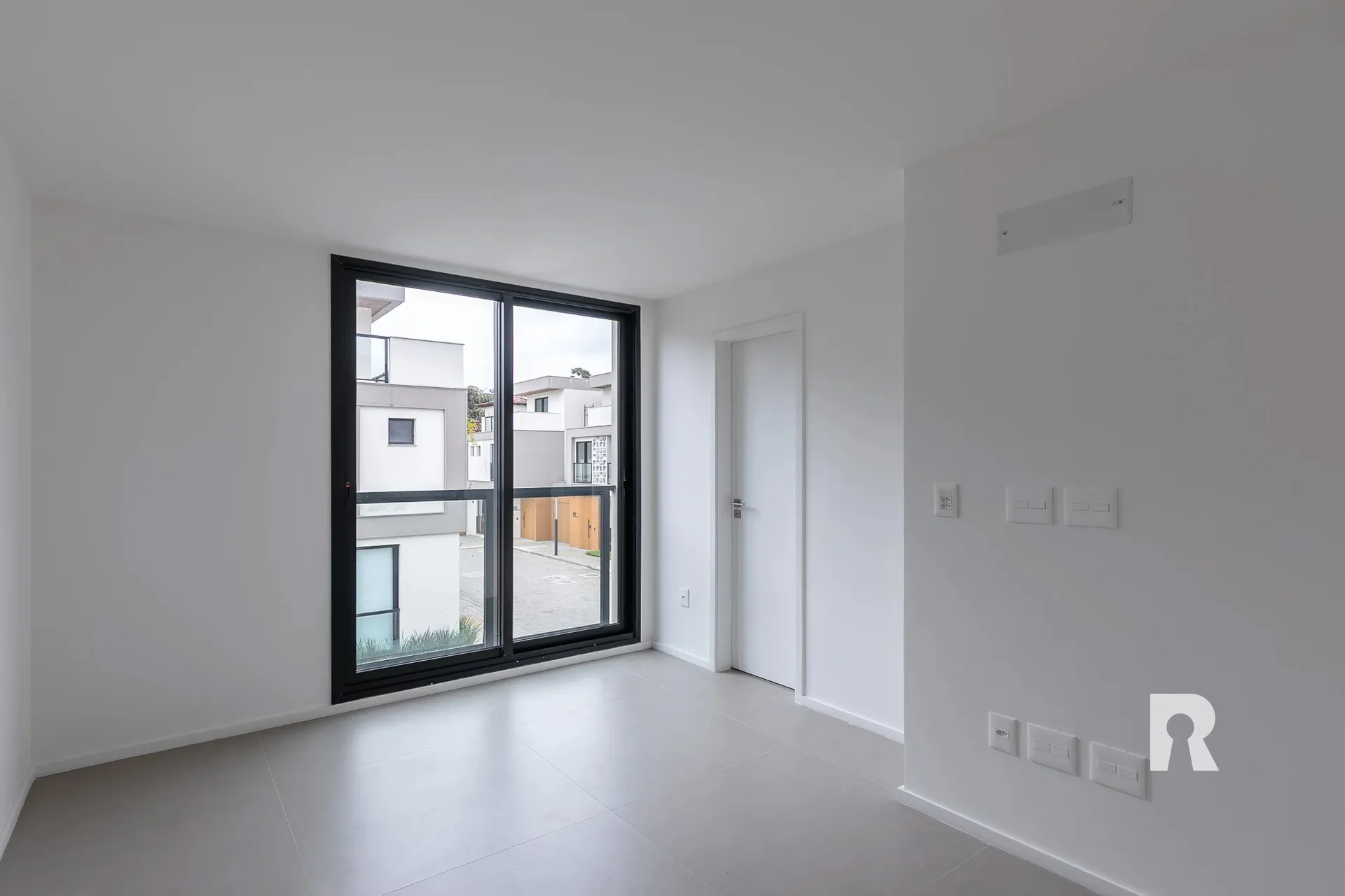 4-bedroom house, all with their own bathrooms, 337 m² — photo 19