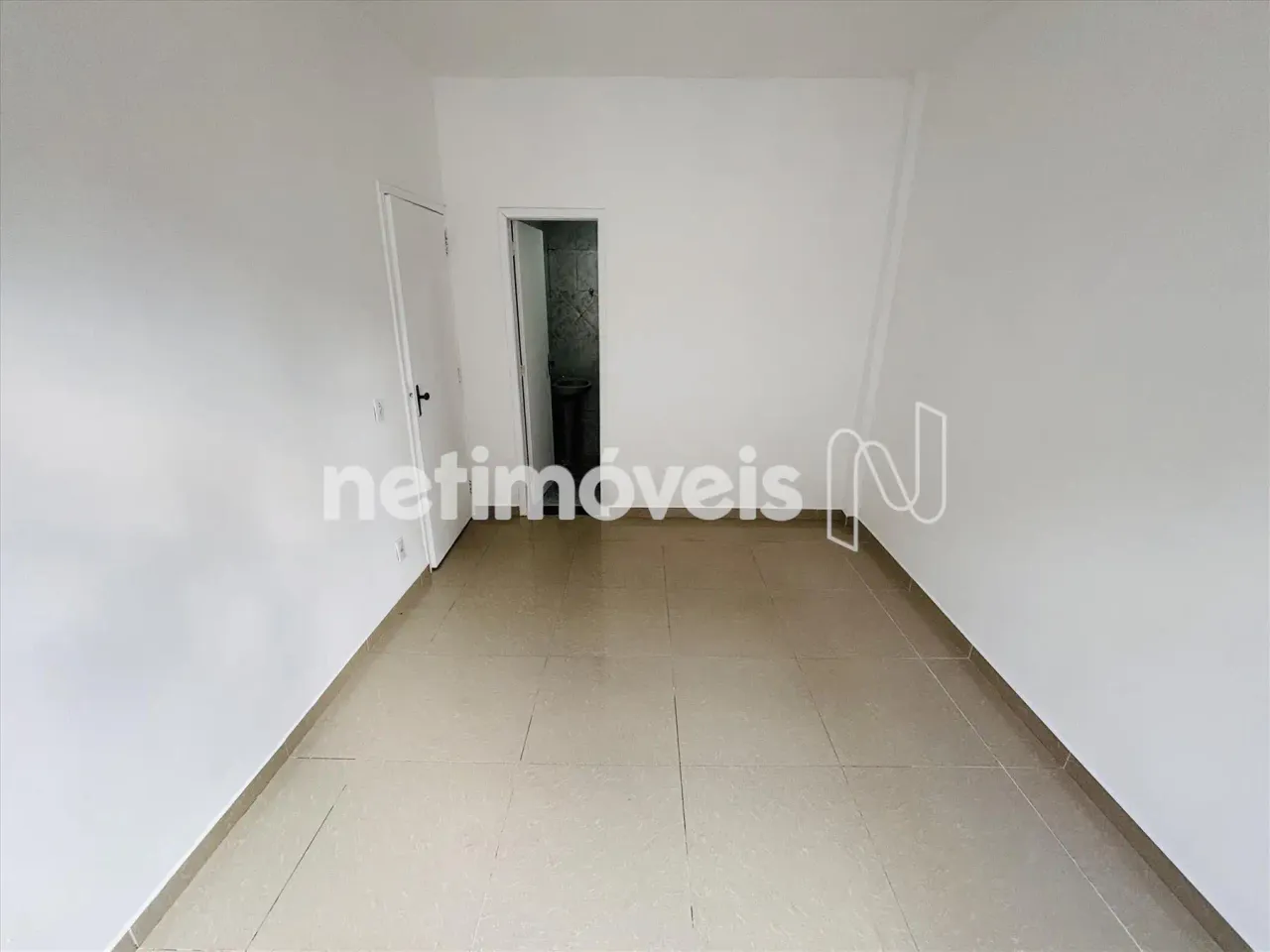 Apartamento com 2 quartos, cozinha separada e 1 banheiro — photo 11