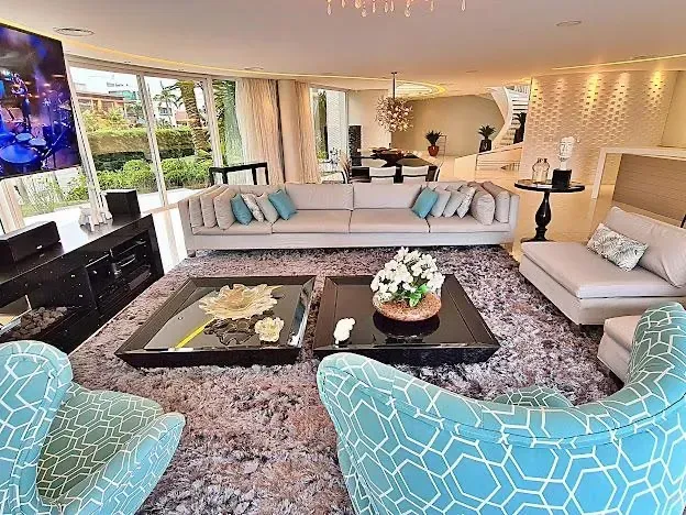 Furnished house with 5 bedrooms and an open gas kitchen