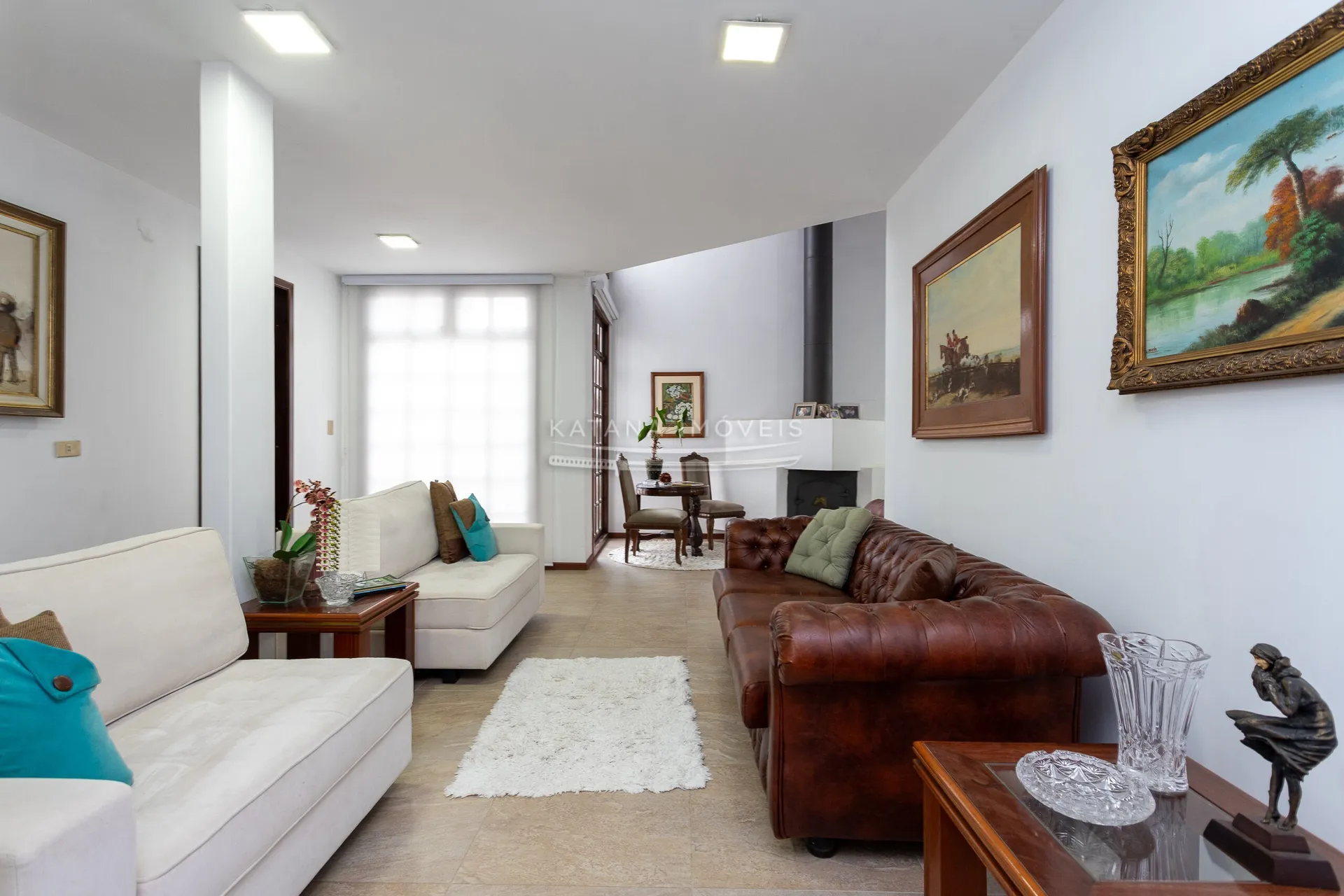 House with a closed kitchen and gas stove, 4 bedrooms — photo 8