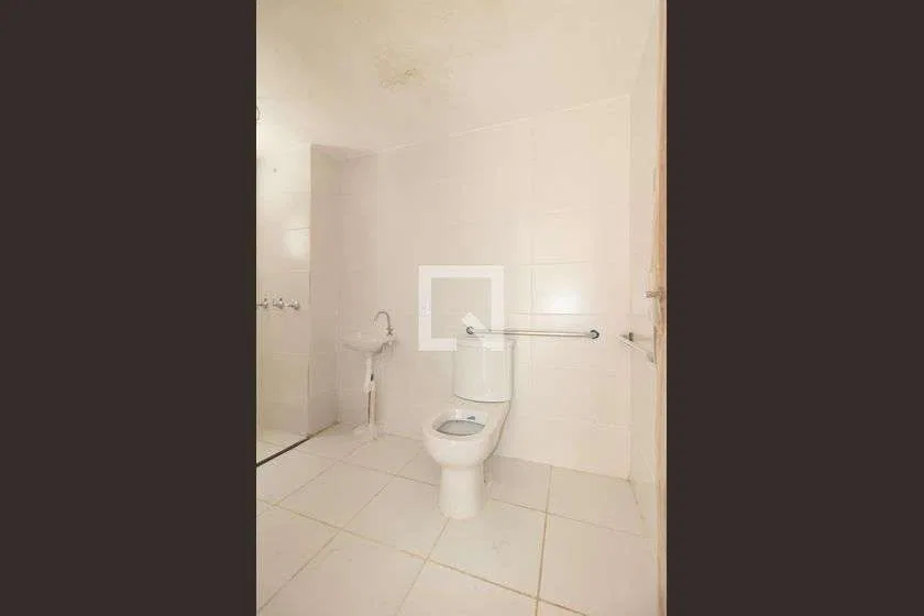 2-bedroom apartment in a building with a pool — photo 10