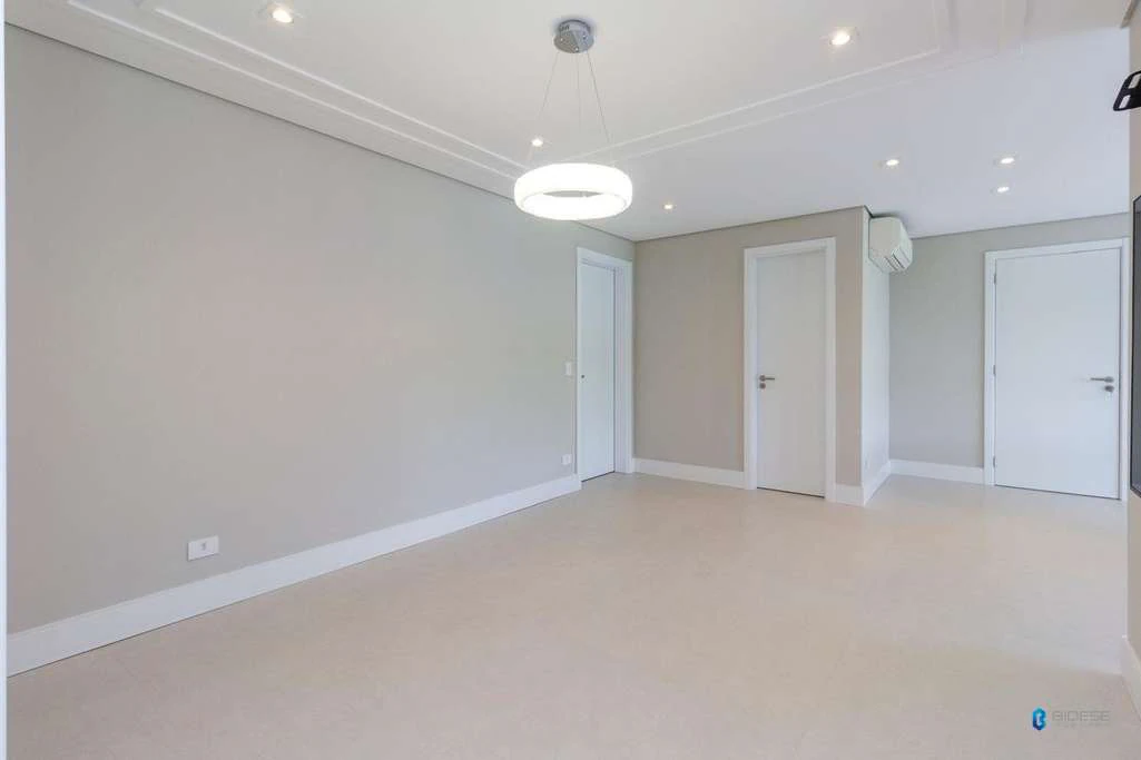 Apartment with 4 bedrooms, 2 en-suite and open-plan kitchen — photo 4