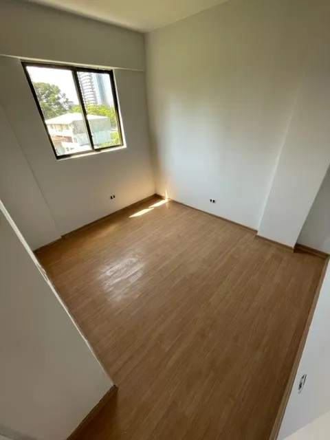 Wood or laminate floors in a 2-bedroom apartment, 60 m² — photo 4