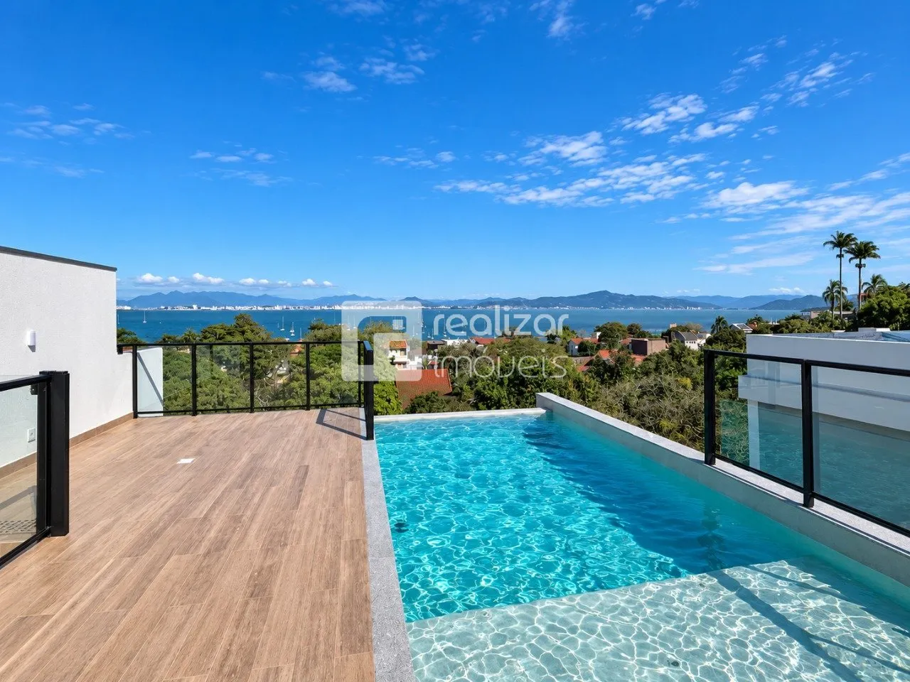 Furnished apartment, 32 m², with a glass-enclosed balcony