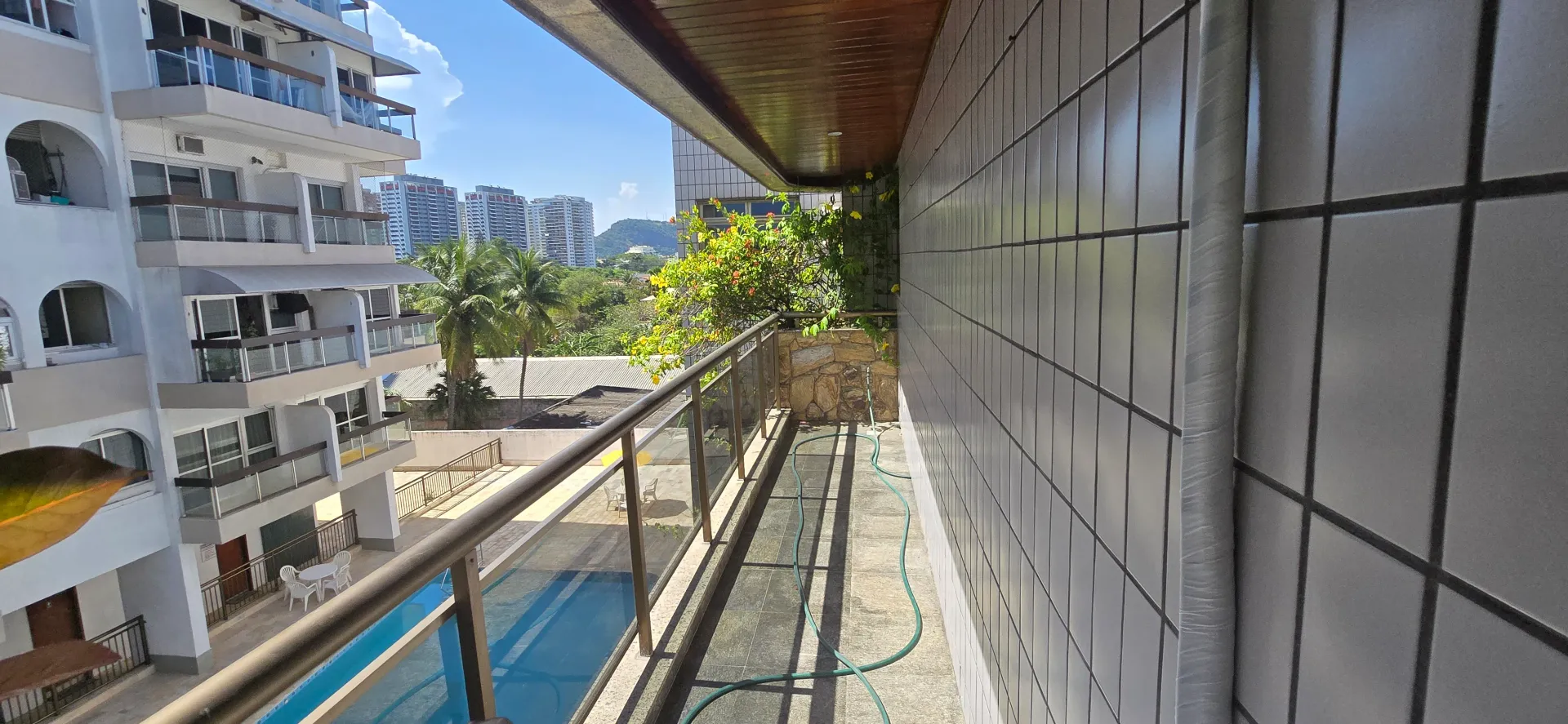 Penthouse with 4 bedrooms and 3 bathrooms — photo 41