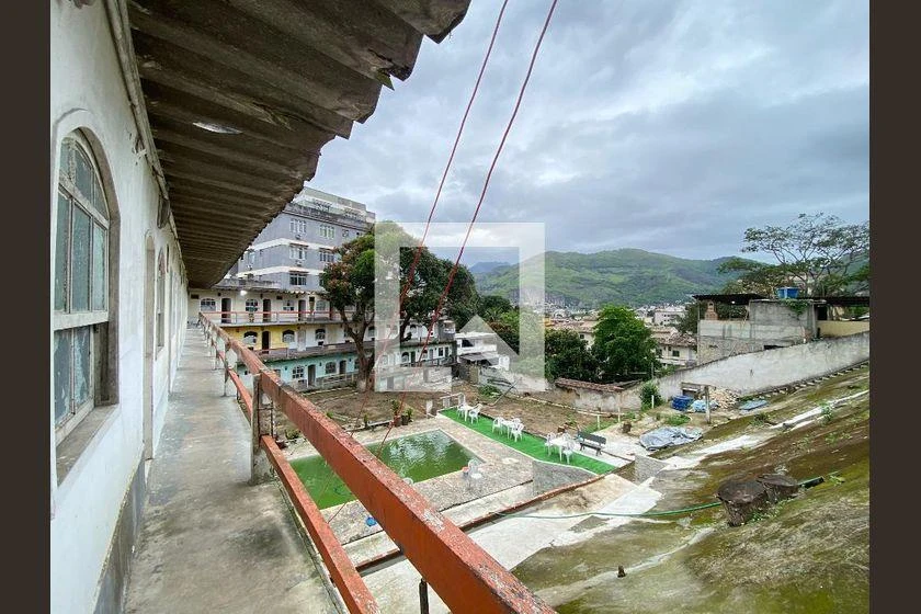 Studio in a building with a pool — photo 35