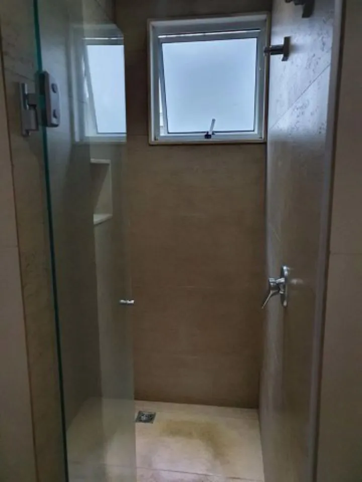 Walk-in closet in a 3-bedroom apartment, 148 m² — photo 8