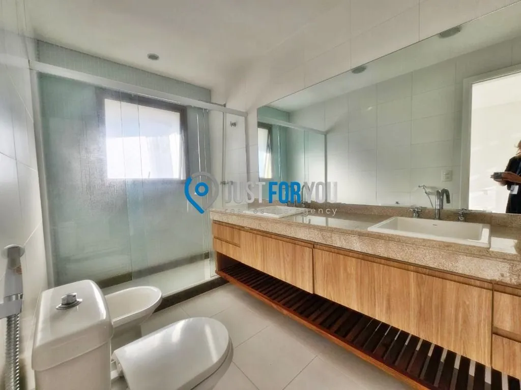 4-bedroom apartment with 233 m² and 5 bathrooms — photo 26