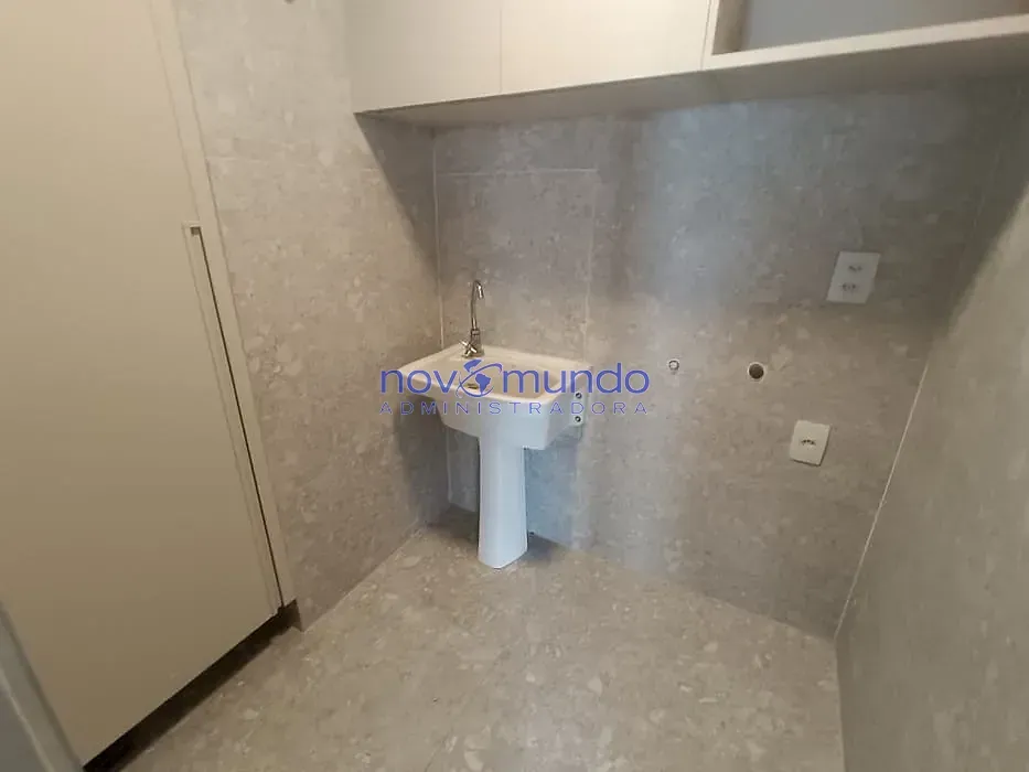 Apartment with 1 bedroom, 3 bathrooms and 2 parking spots — photo 34