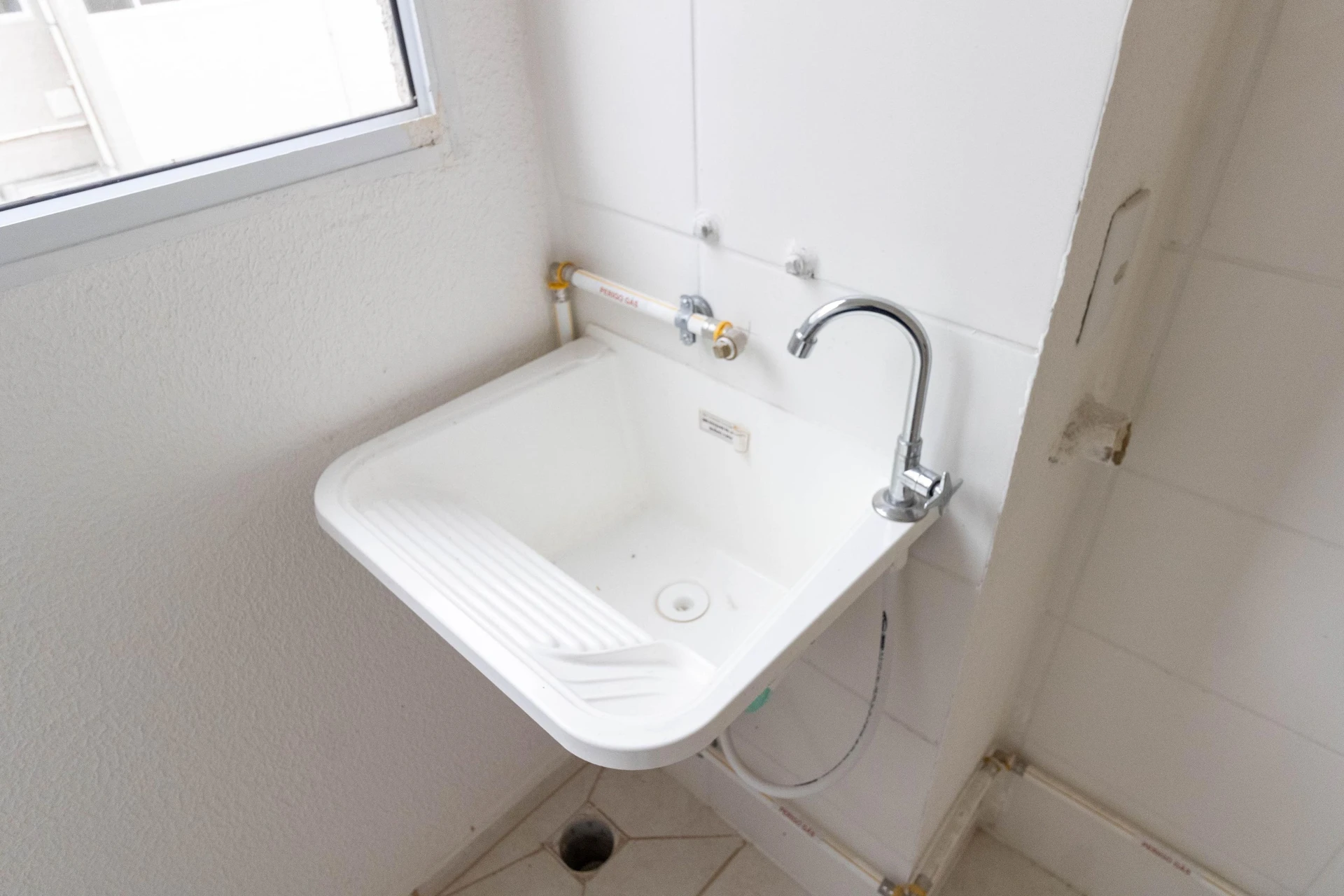 2-bedroom apartment in a building with a gym — photo 11