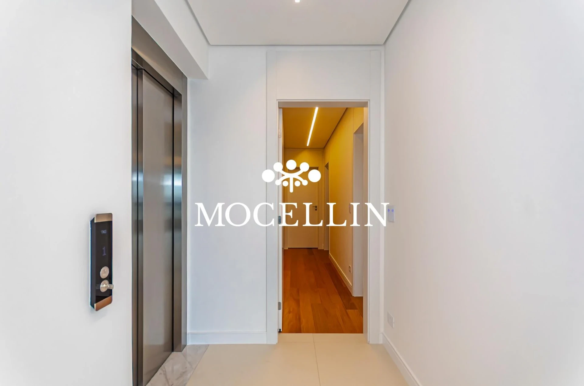 Floor-to-ceiling windows in a 3-bedroom apartment, 242 m² — photo 10