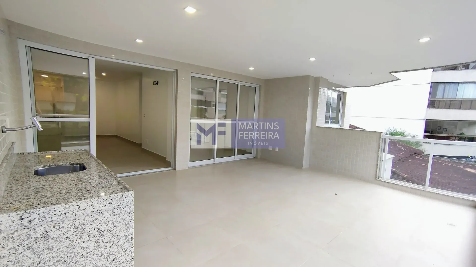 Балкон с грилем и 3 спальни: квартира 122 м² — photo 11