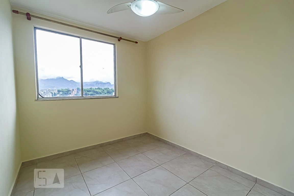 Unfurnished 2-bedroom apartment with a closed kitchen — photo 9