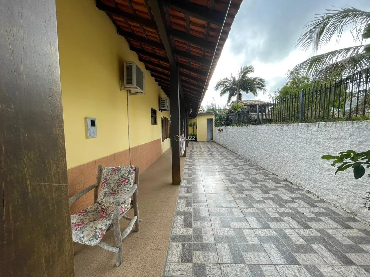House with 5 bedrooms, 3 bathrooms and a private garden — photo 8