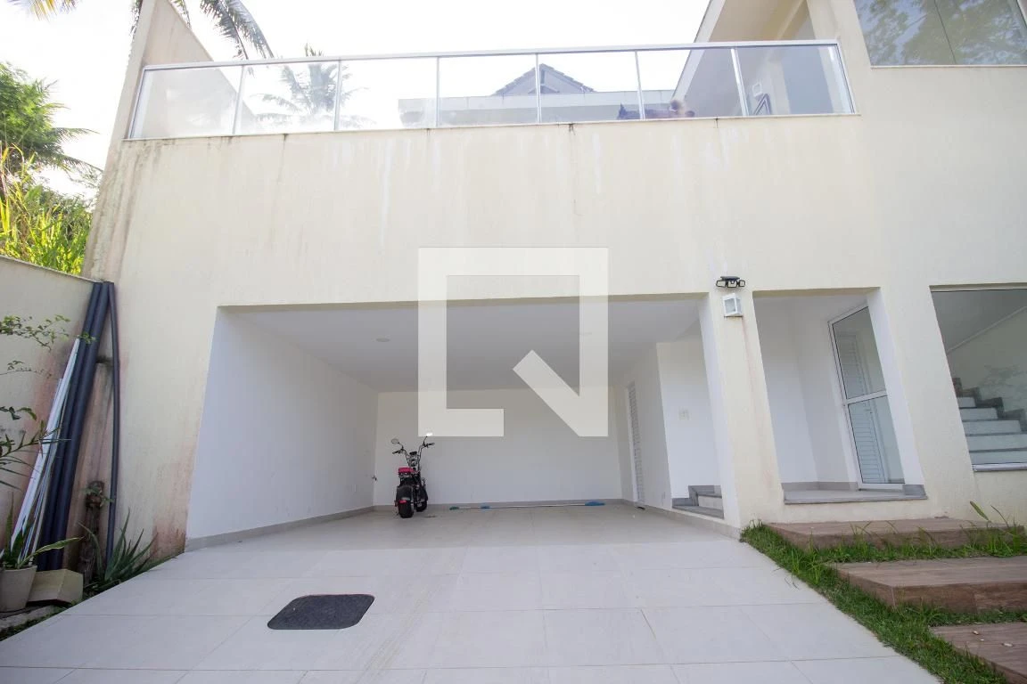 4-bedroom house with a bathtub in Rio de Janeiro — photo 47