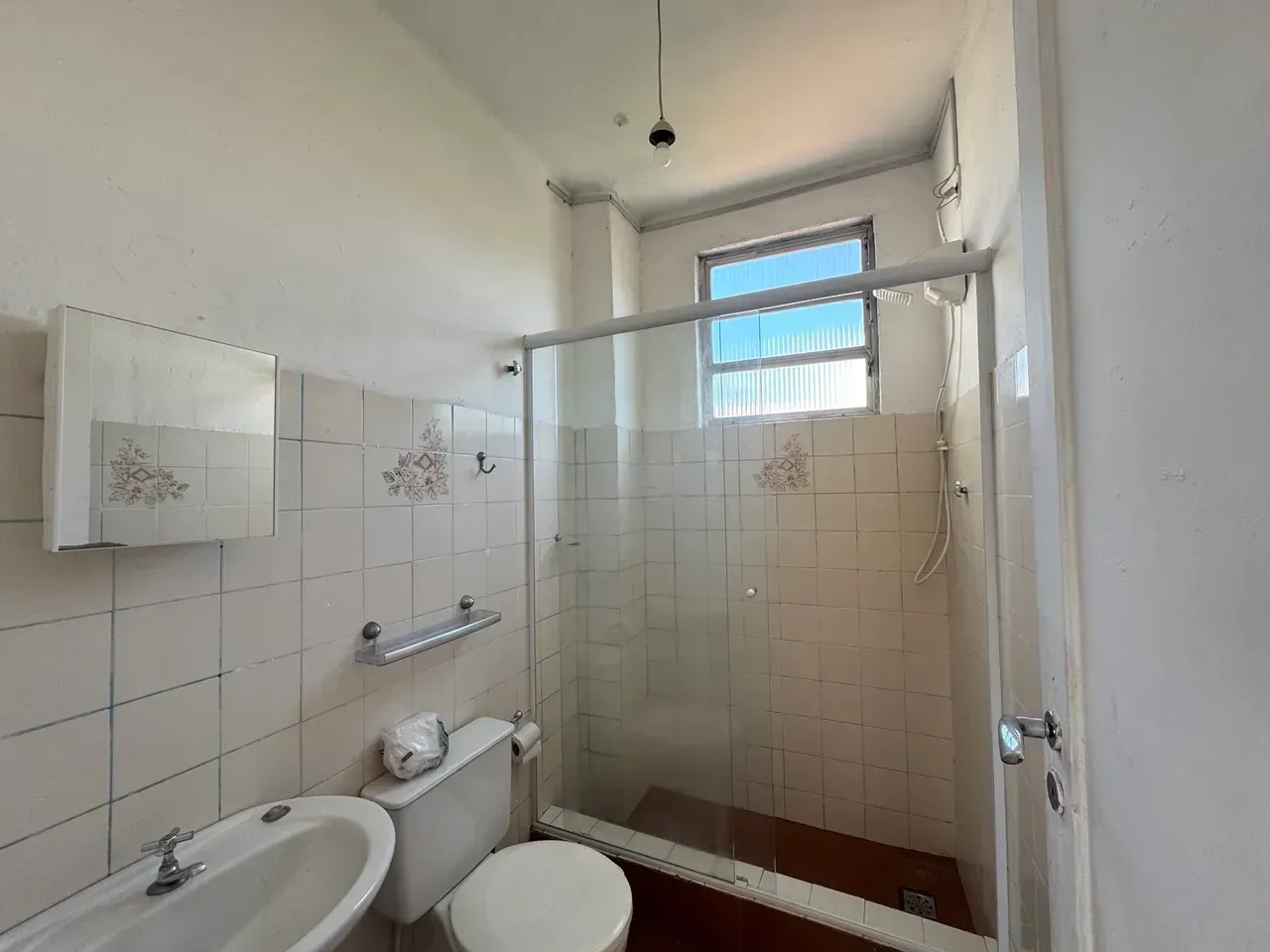 Apartment on the 6th floor with wood or laminate floors — photo 11
