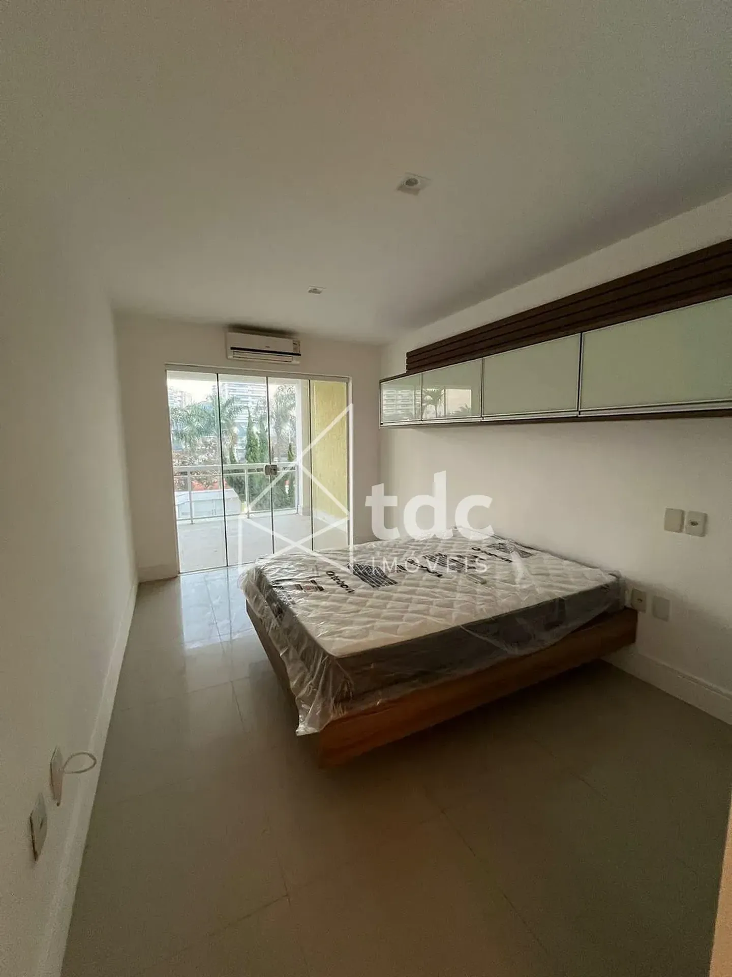 5-bedroom house with a walk-in closet in Rio de Janeiro — photo 11