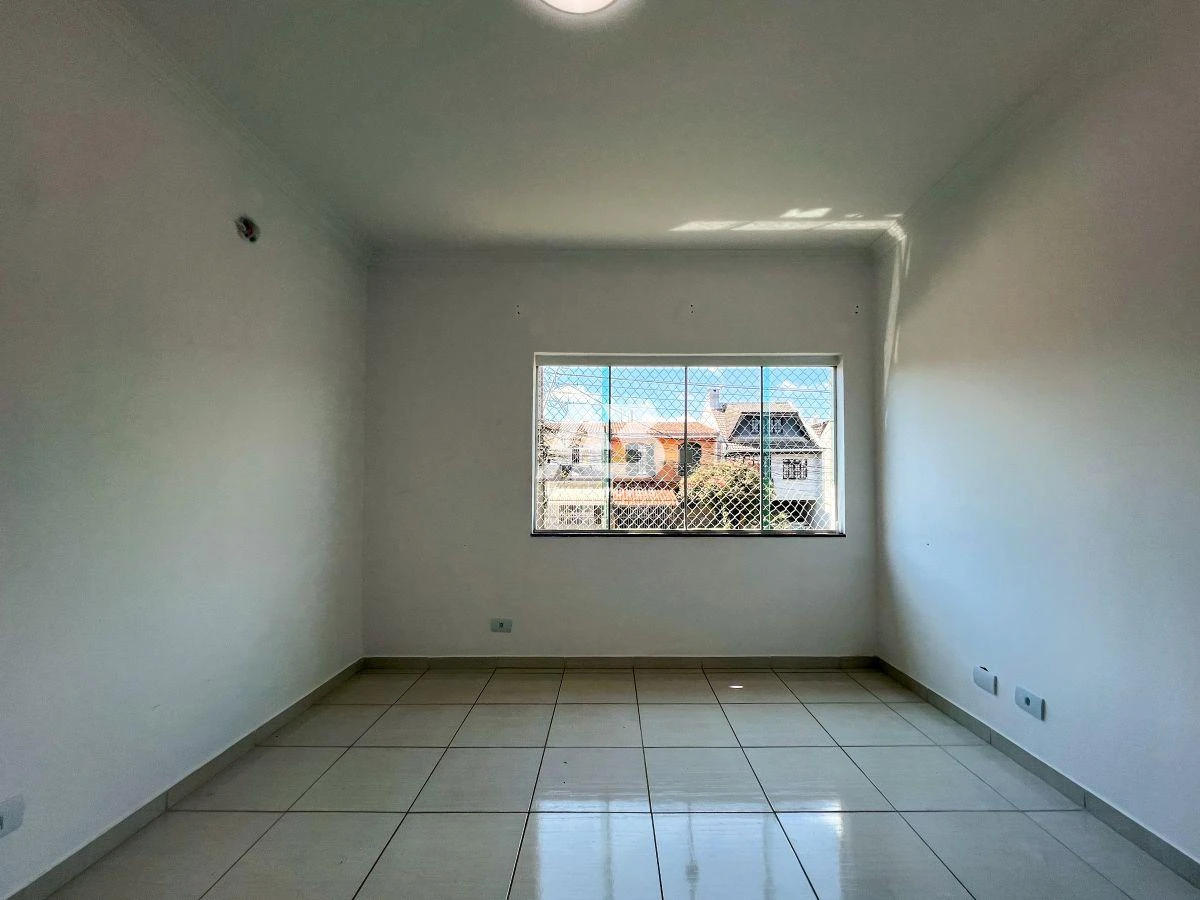 4-bedroom house with a washing machine in Curitiba — photo 29