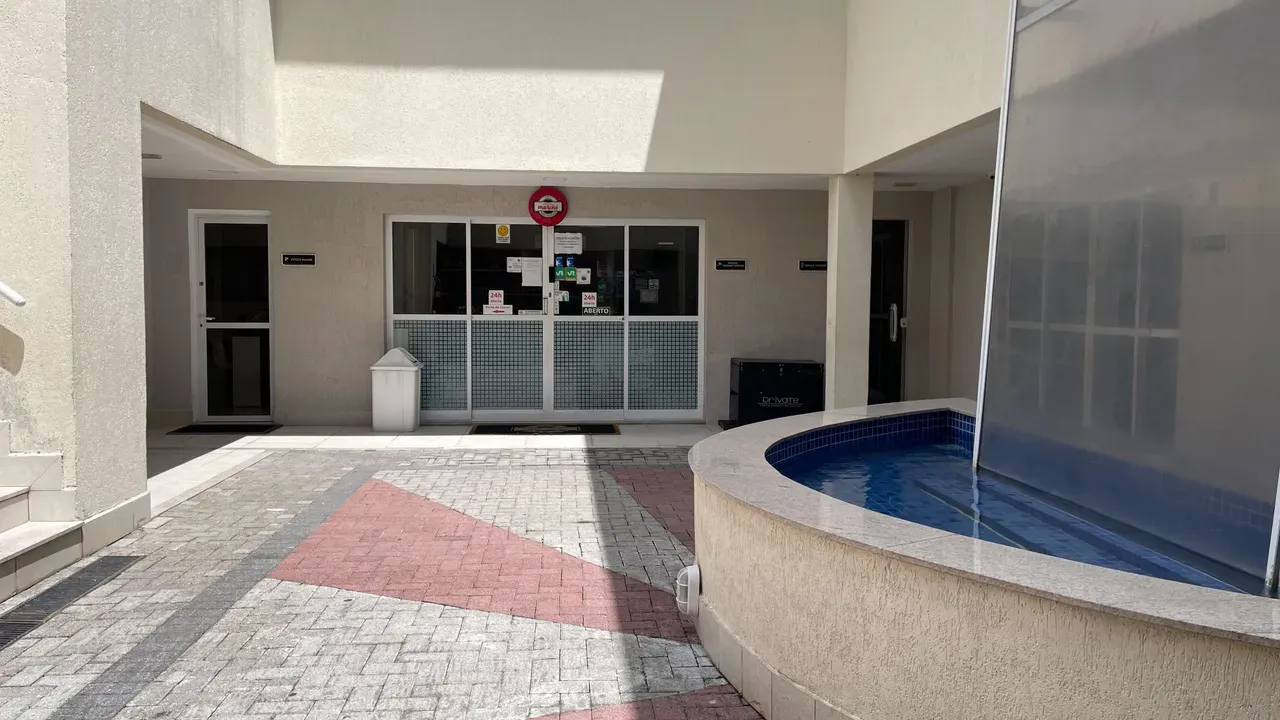 Balcony with a grill in a 5-bedroom house, 220 m² — photo 63