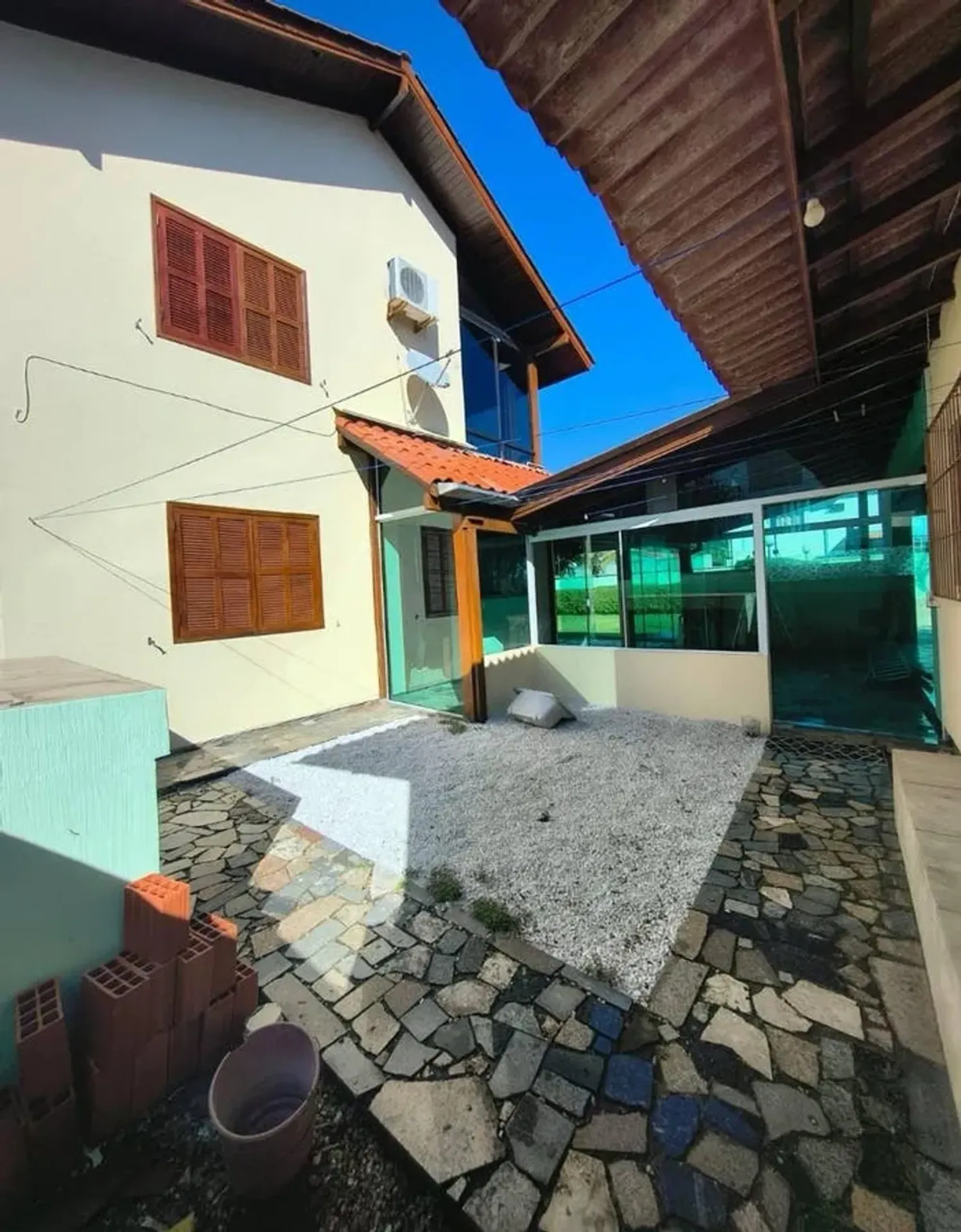 700 m² house with a bathtub and a grill on the balcony — photo 32