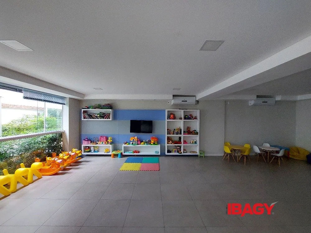 3-bedroom apartment with a grill on the balcony — photo 33