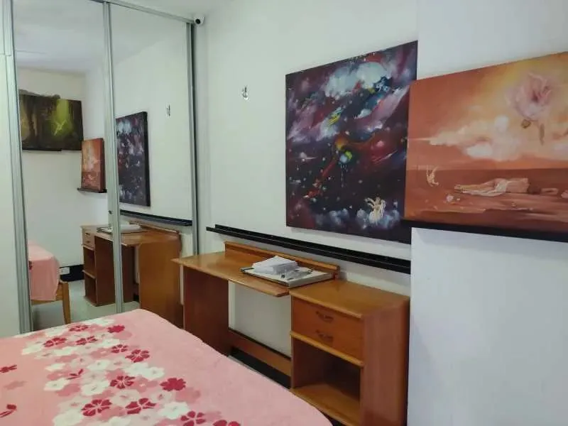 Furnished 3-bedroom apartment with glass balcony — photo 14
