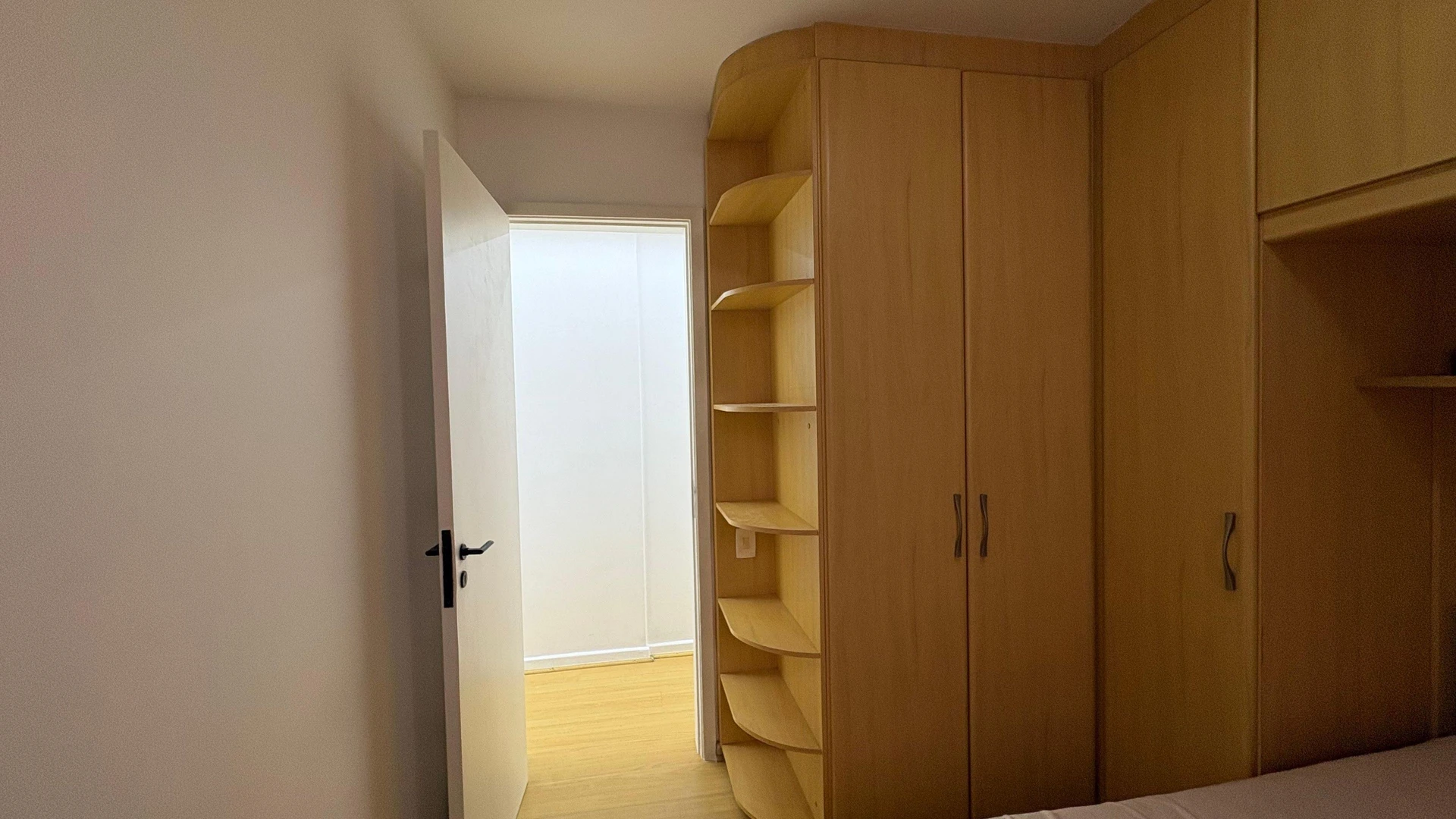 Glass-enclosed balcony in a 3-bedroom apartment, 120 m² — photo 6
