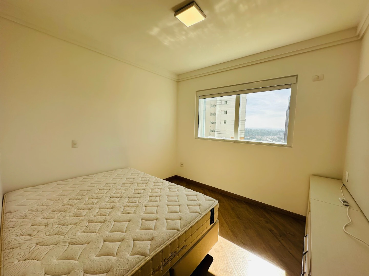4-bedroom apartment in a building with a gym — photo 8