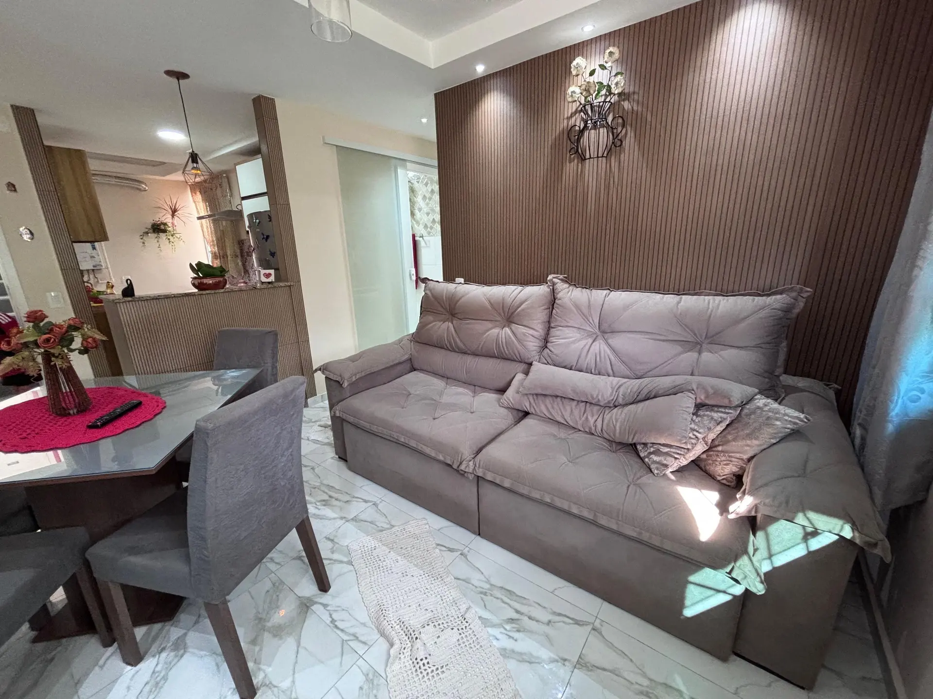 Furnished 2-bedroom apartment with open-plan gas kitchen — photo 21