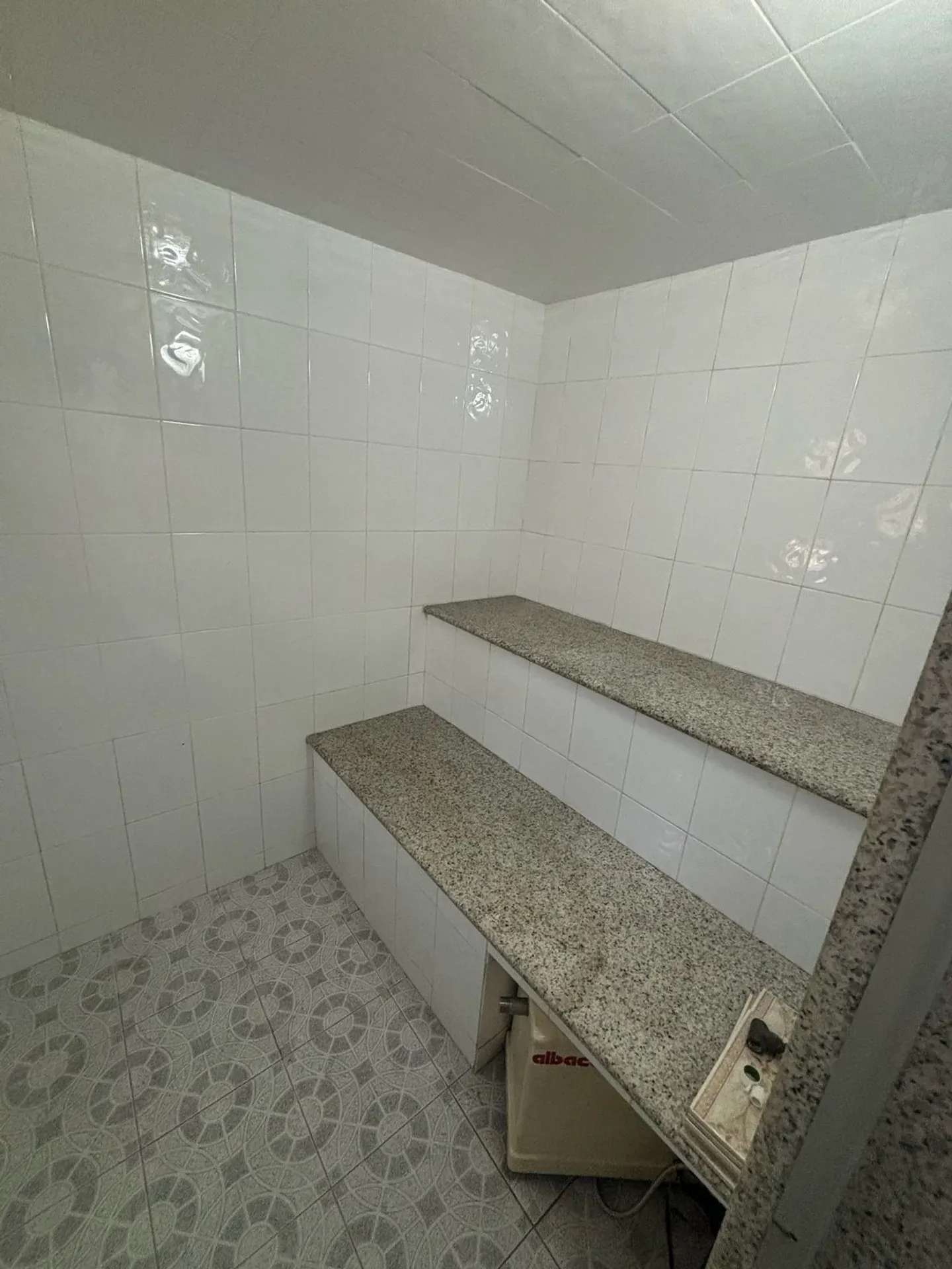 3-bedroom apartment with 5 bathrooms and a balcony — photo 40