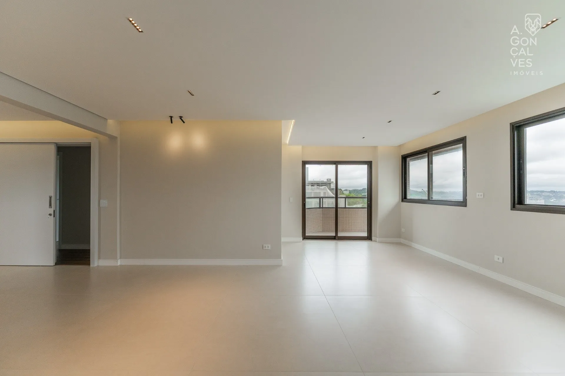 Apartment, 161 m², with floor-to-ceiling windows — photo 8