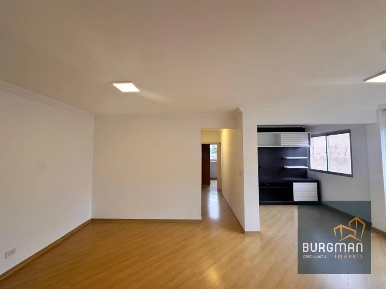 2-bedroom apartment with 1 bathroom and an open-plan kitchen — photo 10