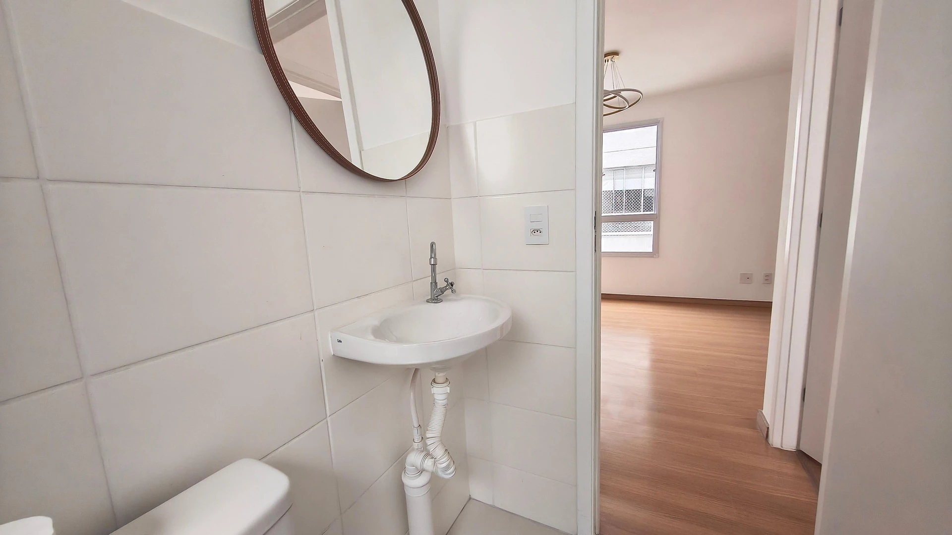 2-bedroom apartment with wood or laminate floors — photo 2