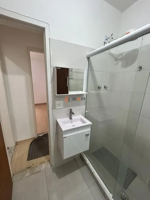3-bedroom apartment with wood or laminate floors — photo 10