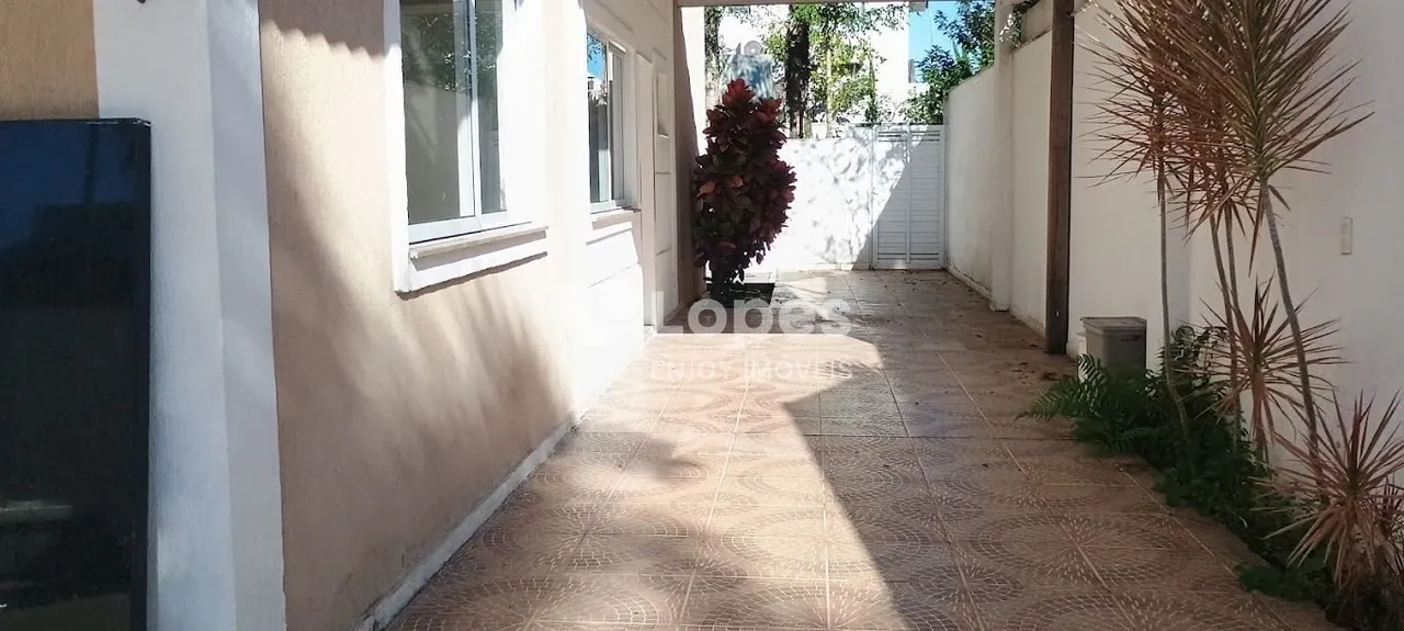 House with 5 bedrooms, 5 bathrooms and separate laundry — photo 14