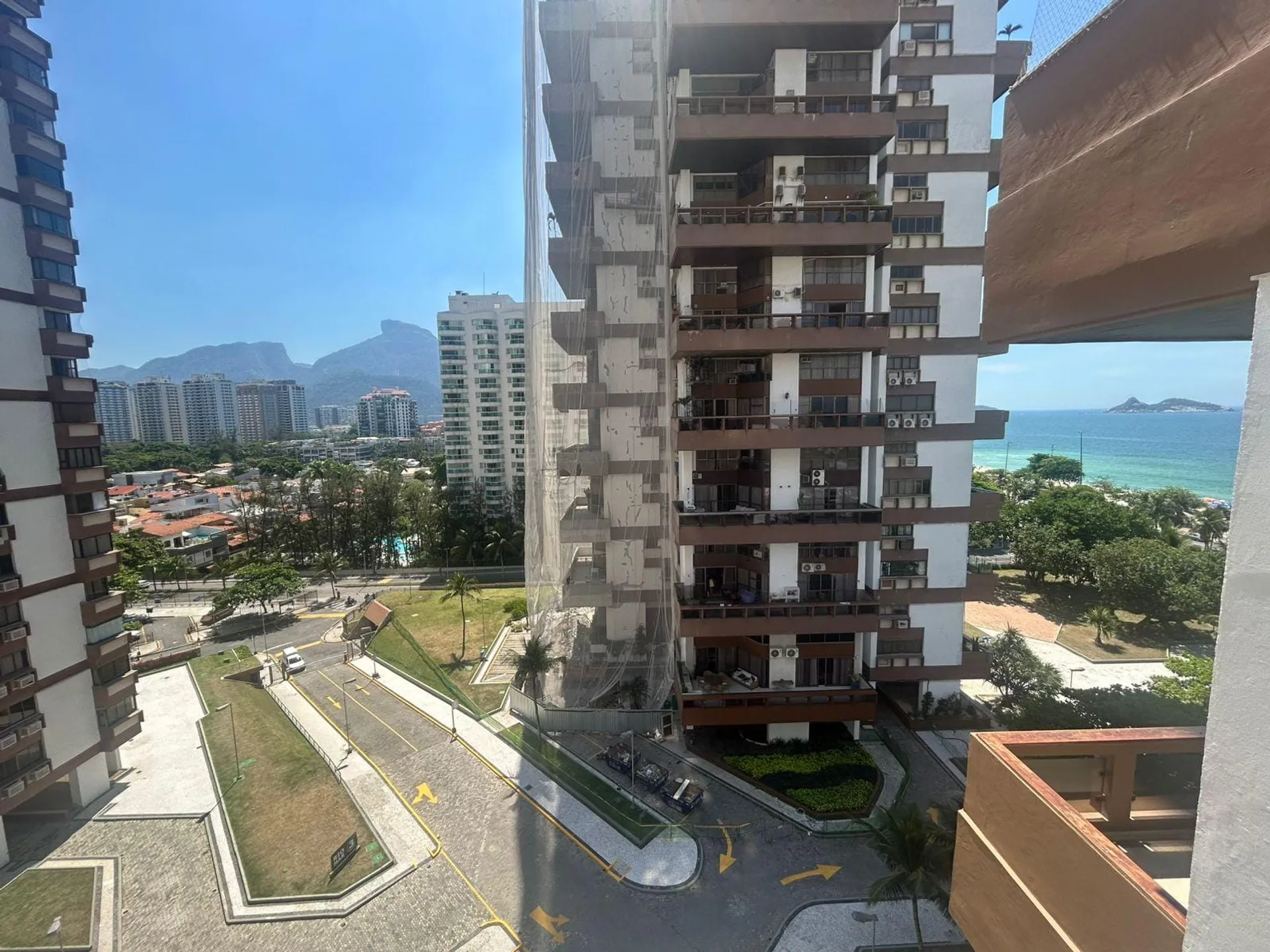 Apartment with 4 bedrooms and an enclosed balcony — photo 19