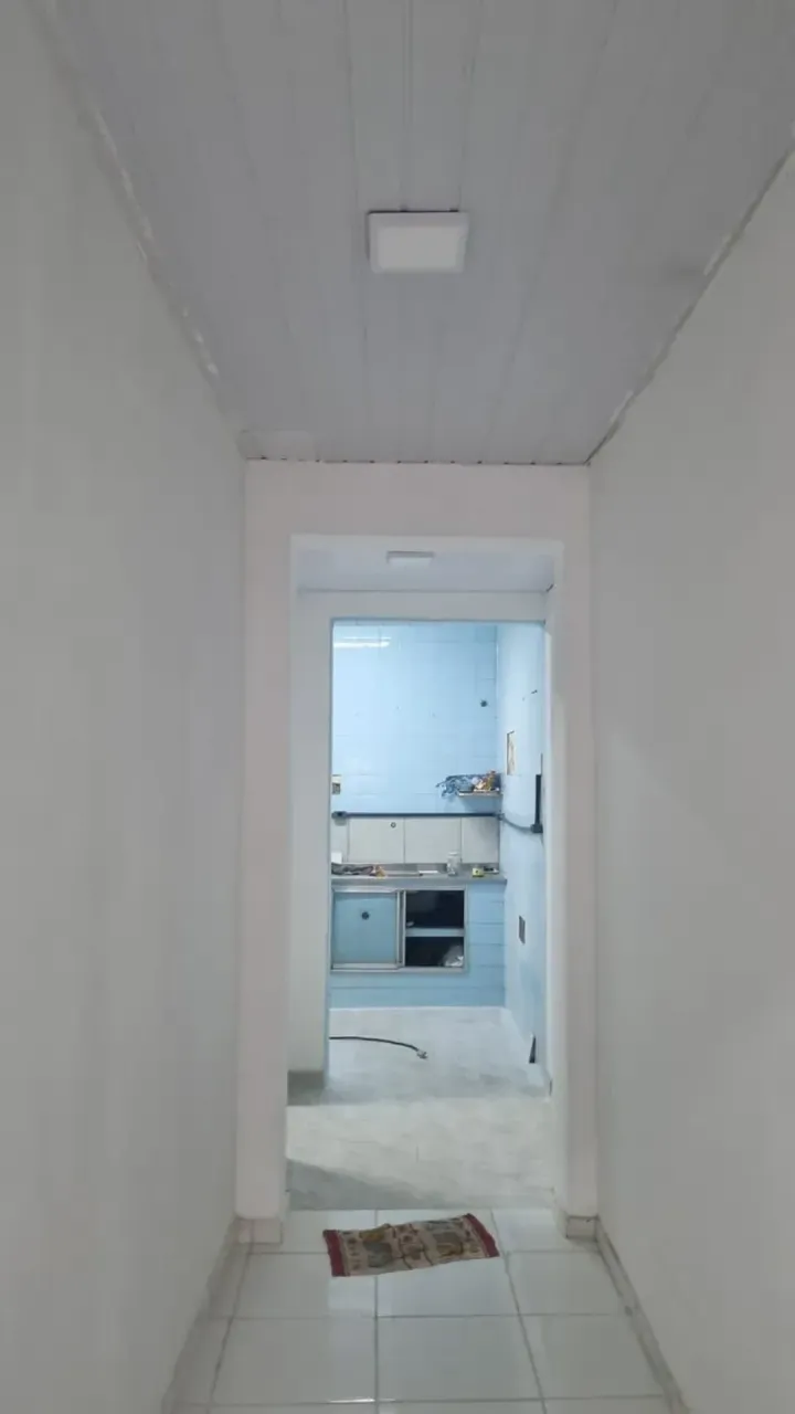 House with 3 bedrooms, air conditioning, and enclosed kitchen — photo 2