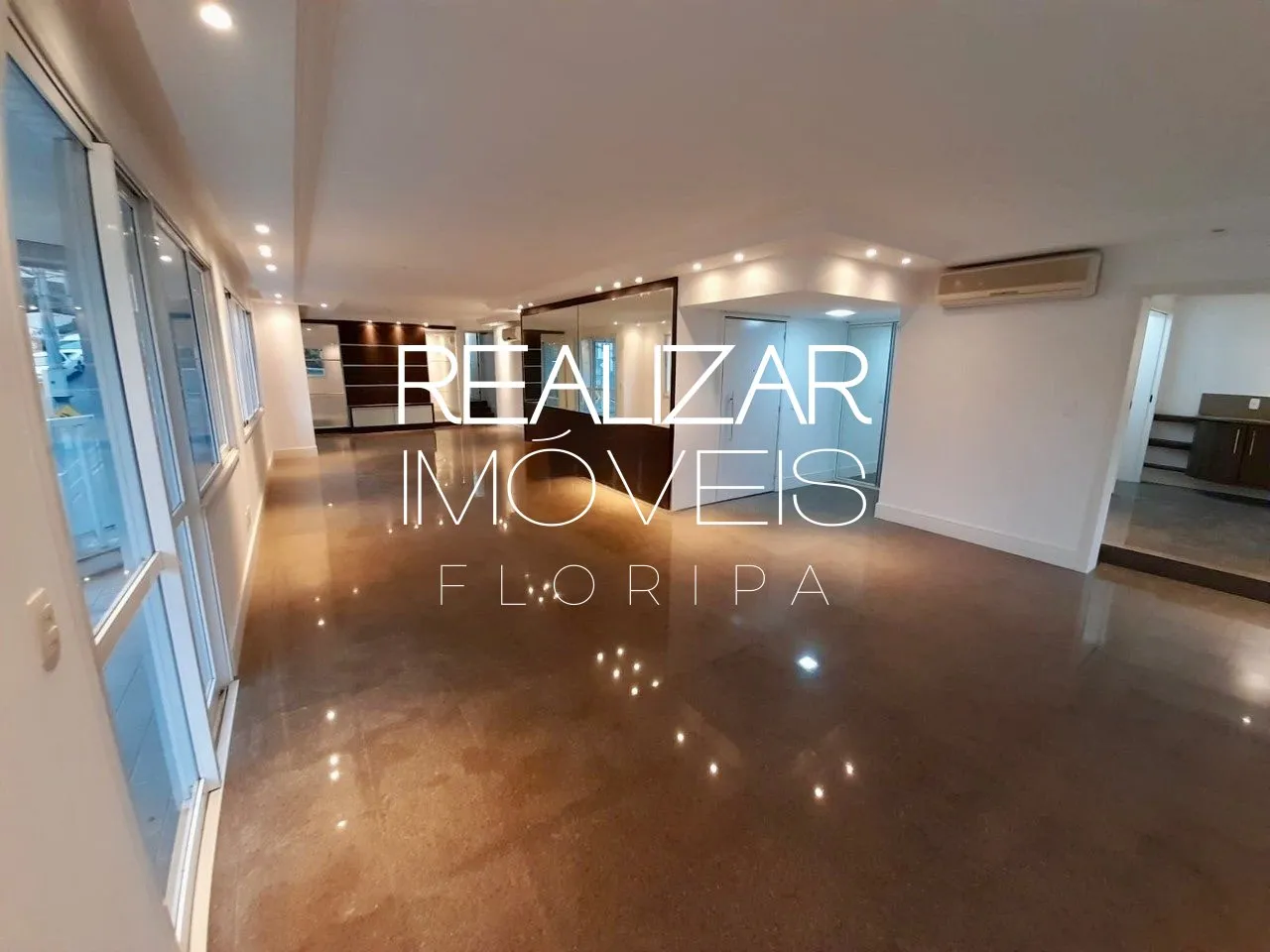 Apartment on the 2nd floor with a bathtub — photo 32