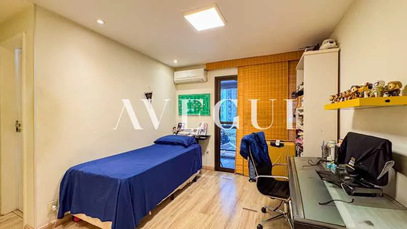 Apartment with a closed kitchen and 4 bedrooms — photo 15