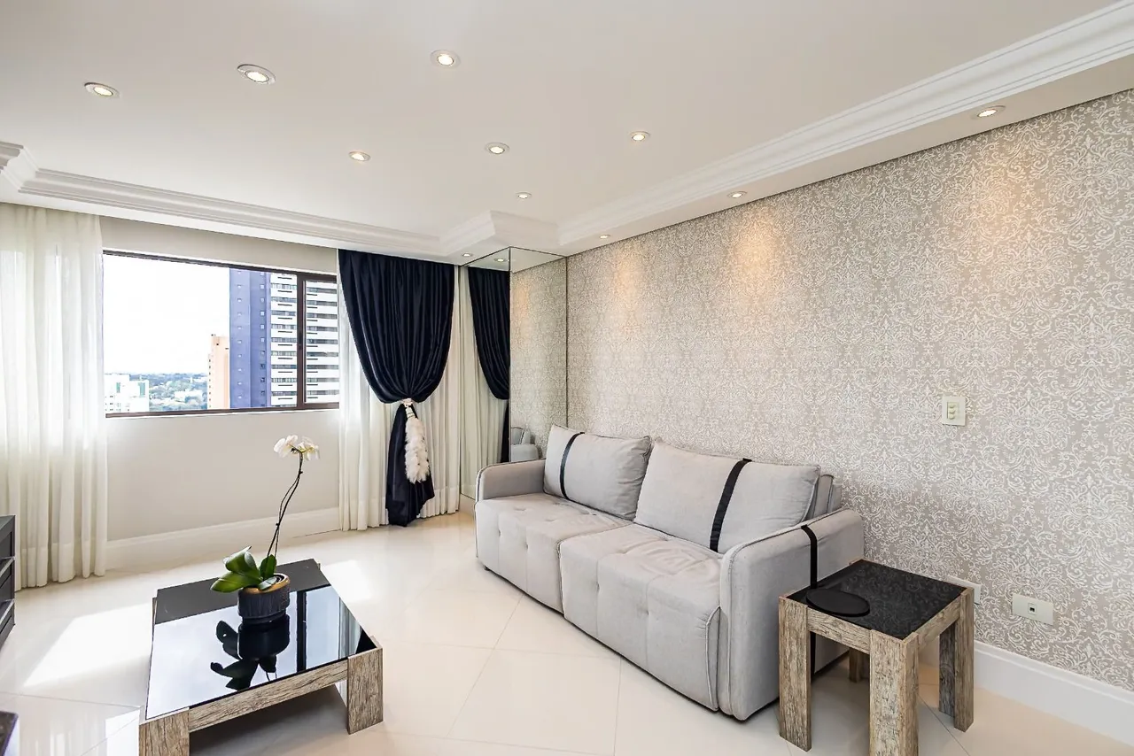 Balcony with a grill in a 4-bedroom apartment, 119 m² — photo 10