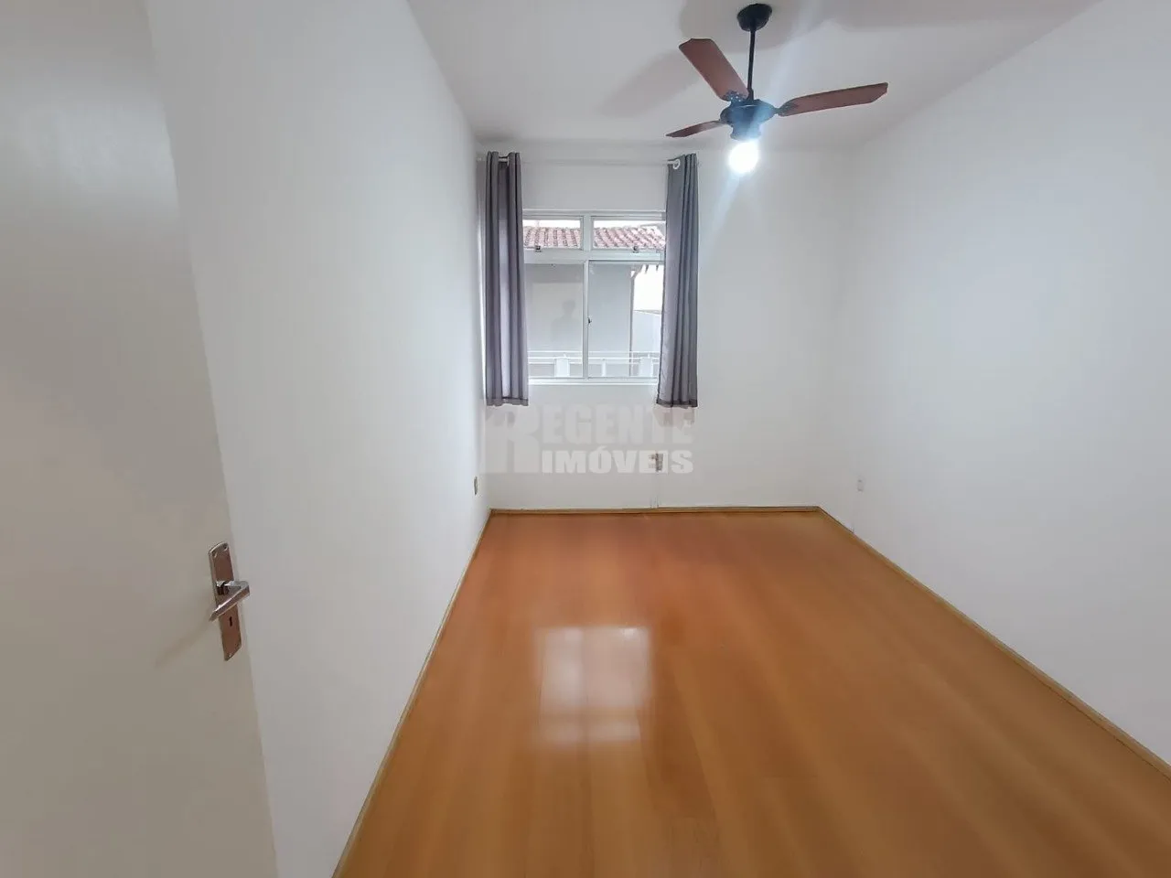 1-bedroom apartment with ceiling fans and balcony — photo 11