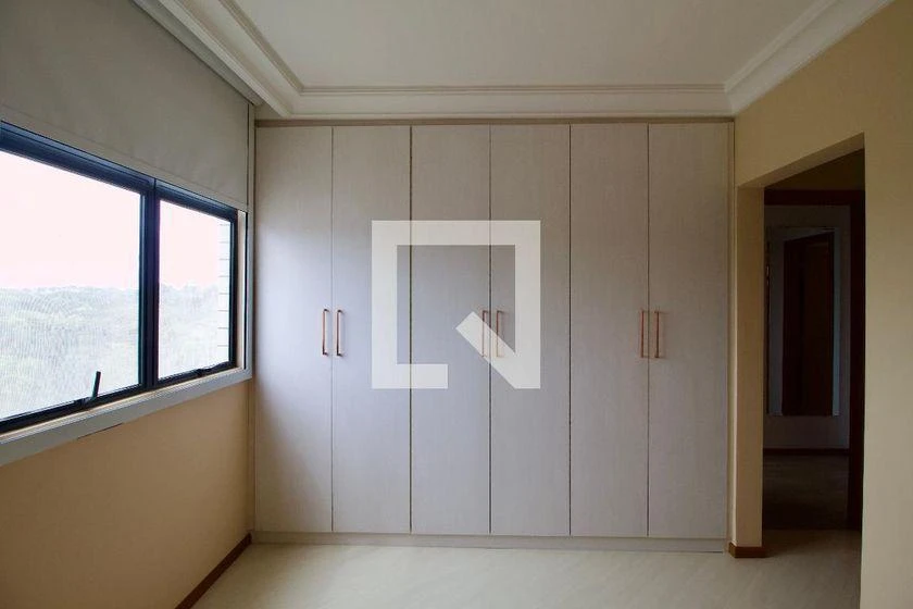 147 m² apartment with a home office and a bathtub — photo 5