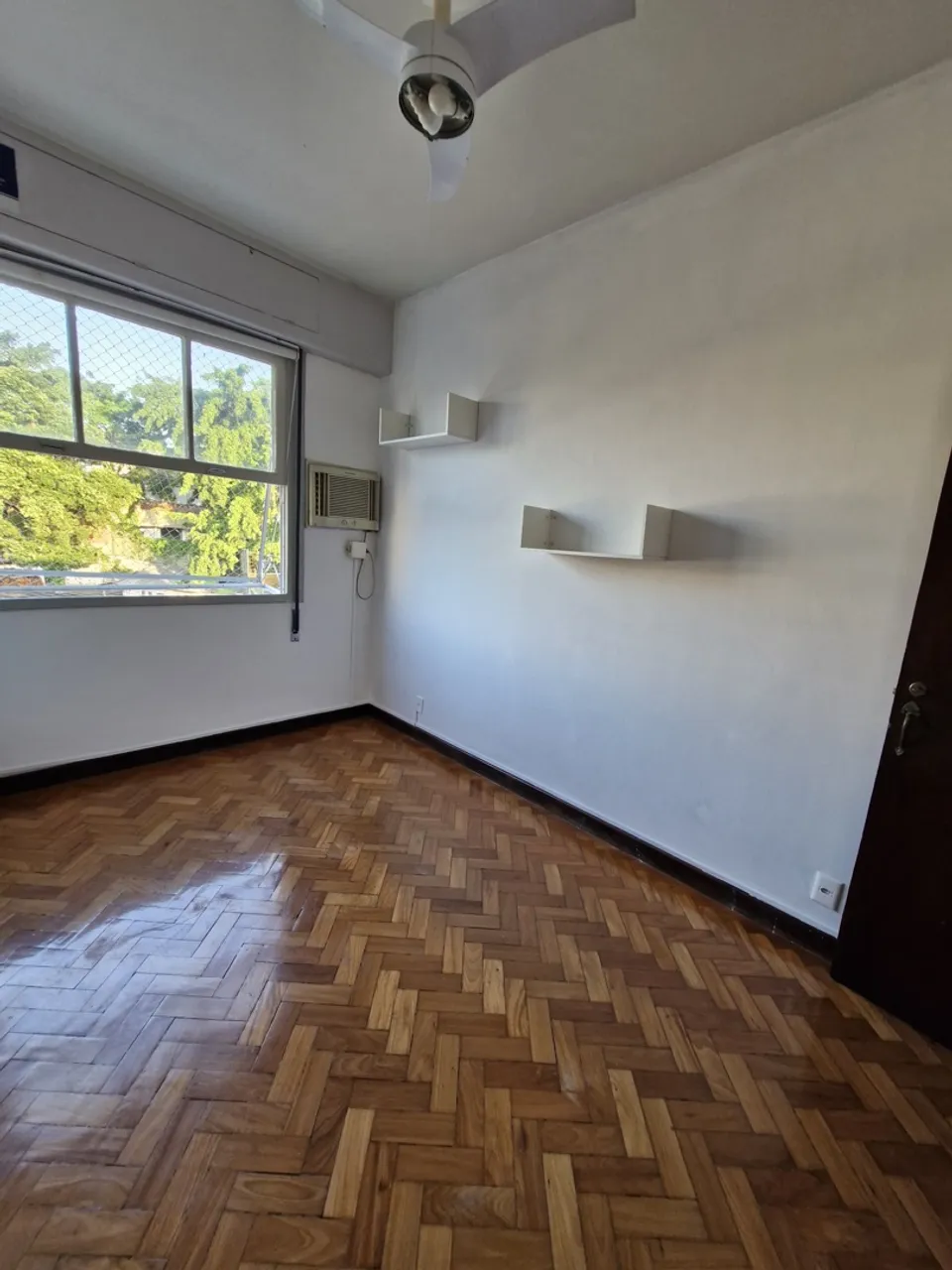 Bathtub in a 2-bedroom apartment, 95 m² — photo 7